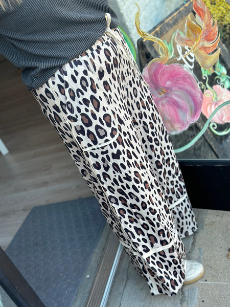 Leopard Cropped Pants