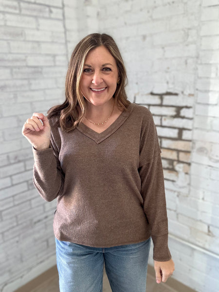 Ribbed Basic V-Neck in Mocha