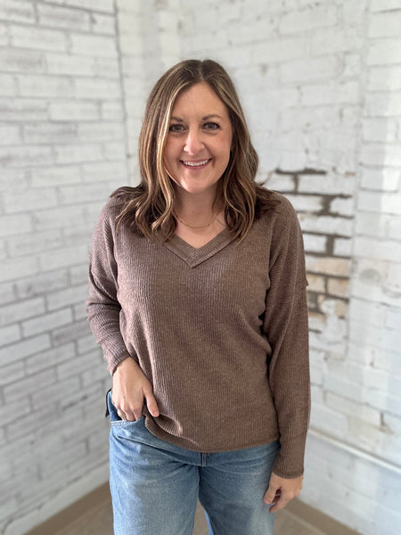 Ribbed Basic V-Neck in Mocha