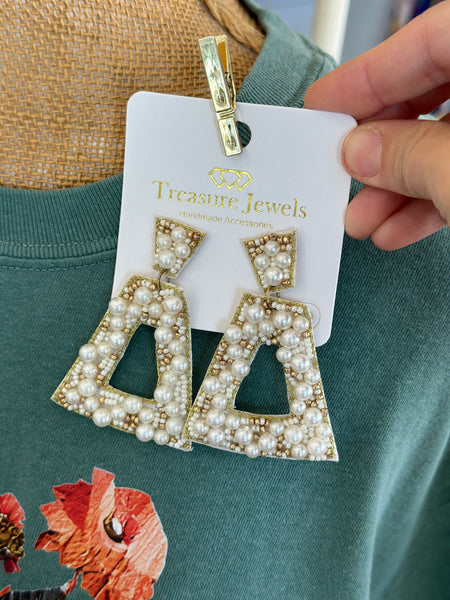 Penelope Pearl Earrings